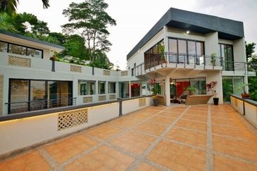 3 storey resort bungalow @ bukit tunku kenny hills for sale