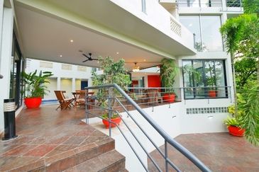 3 storey resort bungalow @ bukit tunku kenny hills for sale