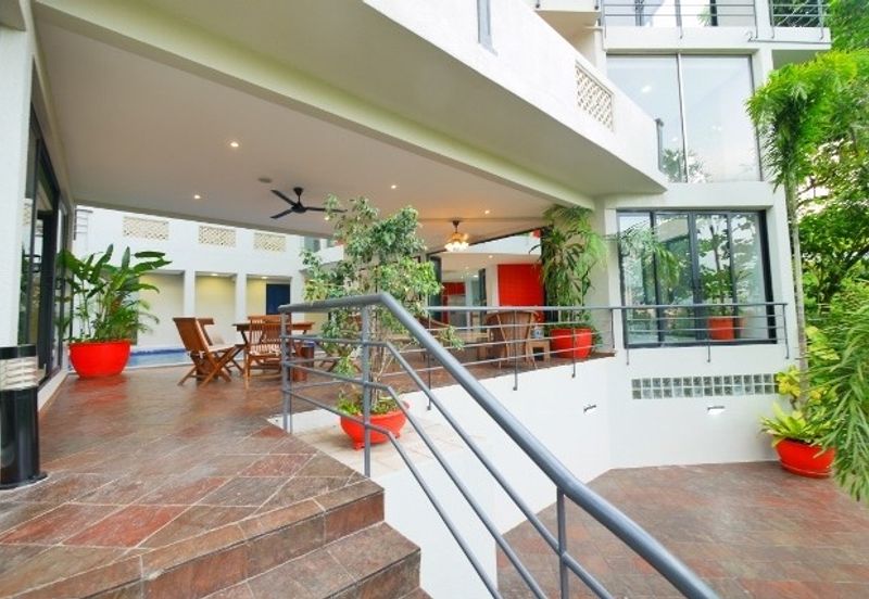 3 storey resort bungalow @ bukit tunku kenny hills for sale