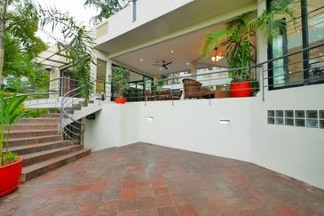 3 storey resort bungalow @ bukit tunku kenny hills for sale