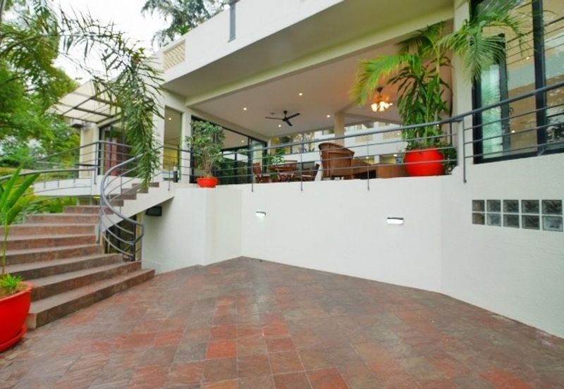 3 storey resort bungalow @ bukit tunku kenny hills for sale