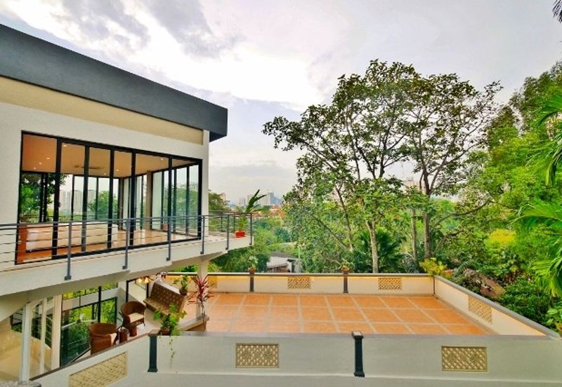 3 storey resort bungalow @ bukit tunku kenny hills for sale