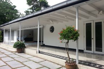 Single storey  Bungalow to let in bukit tunku