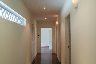 Single storey  Bungalow to let in bukit tunku