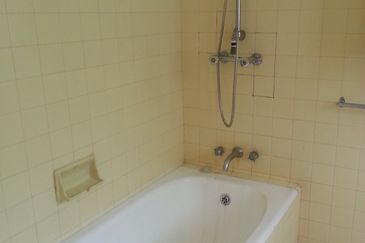 Single storey  Bungalow to let in bukit tunku