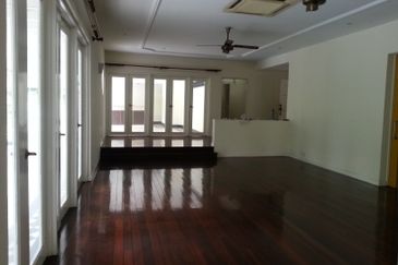 Single storey  Bungalow to let in bukit tunku