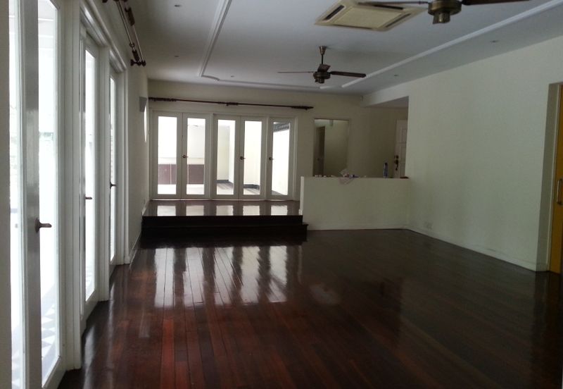Single storey  Bungalow to let in bukit tunku