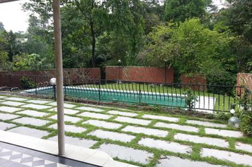 Single storey  Bungalow to let in bukit tunku