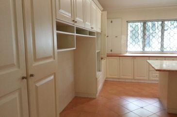 Single storey  Bungalow to let in bukit tunku