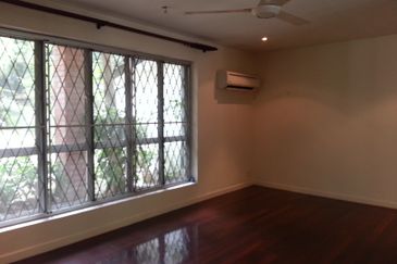 Single storey  Bungalow to let in bukit tunku