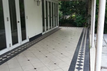 Single storey  Bungalow to let in bukit tunku