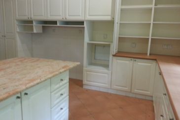 Single storey  Bungalow to let in bukit tunku