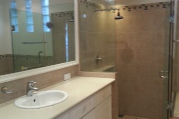 Single storey  Bungalow to let in bukit tunku