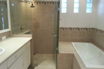 Single storey  Bungalow to let in bukit tunku