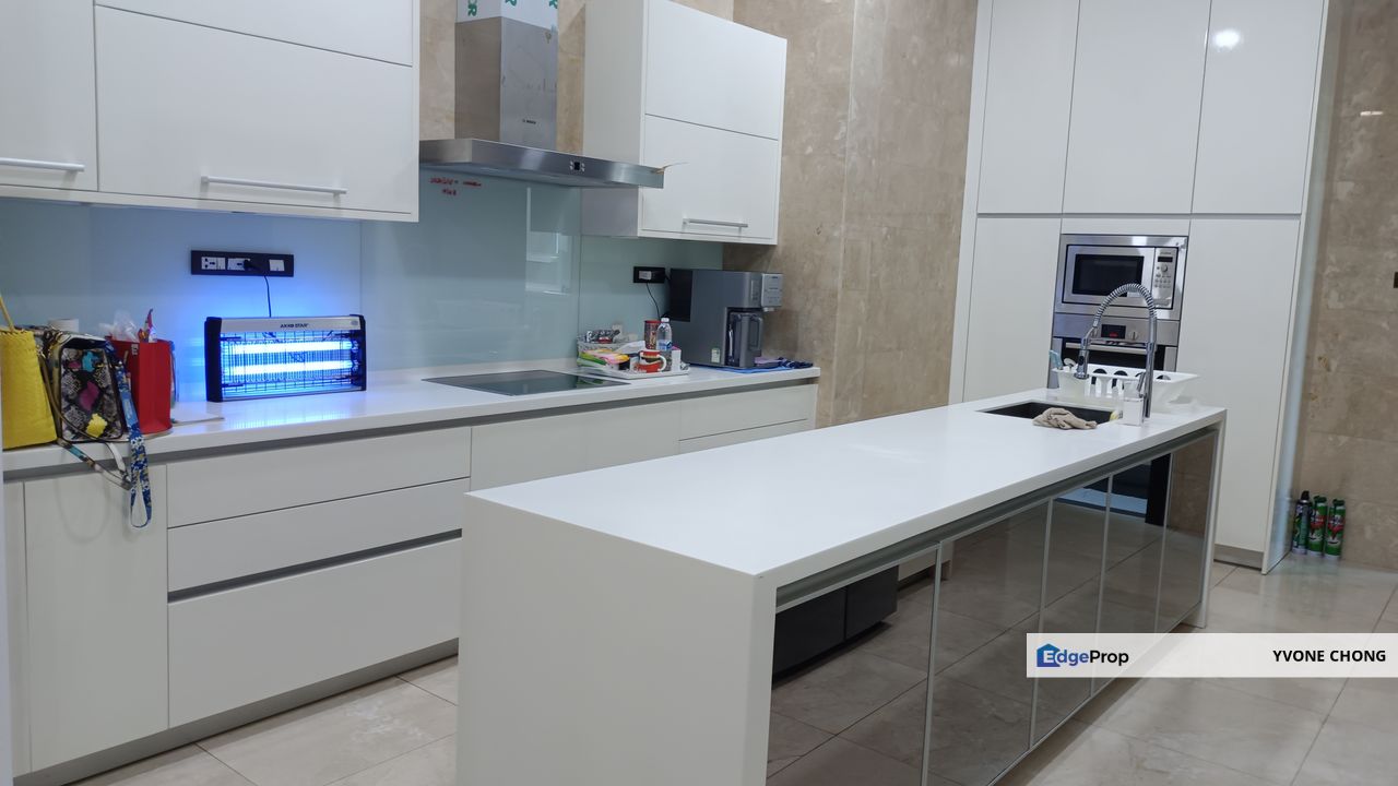 Fully furnished tip top condition for sale at the pearl KLCC, Kuala Lumpur, KLCC