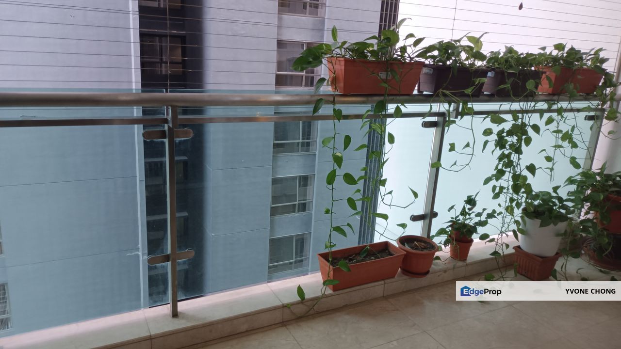 Fully furnished tip top condition for sale at the pearl KLCC, Kuala Lumpur, KLCC