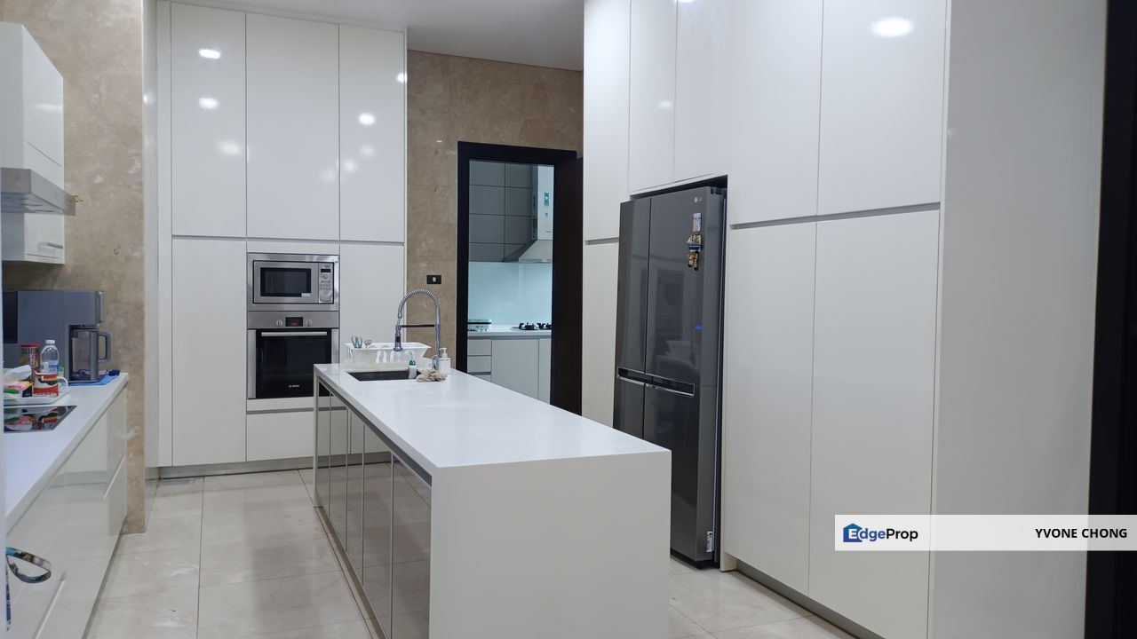 Fully furnished tip top condition for sale at the pearl KLCC, Kuala Lumpur, KLCC