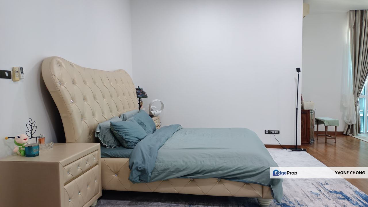 Fully furnished tip top condition for sale at the pearl KLCC, Kuala Lumpur, KLCC