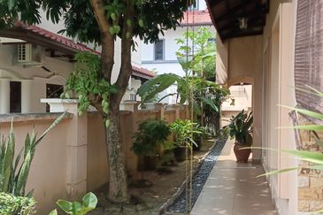 Bandar Sunway Gated semi detached house