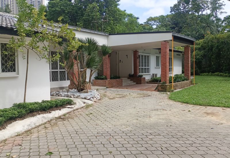 Single storey  Bungalow to let in bukit tunku