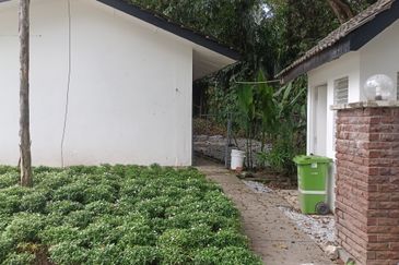 Single storey  Bungalow to let in bukit tunku