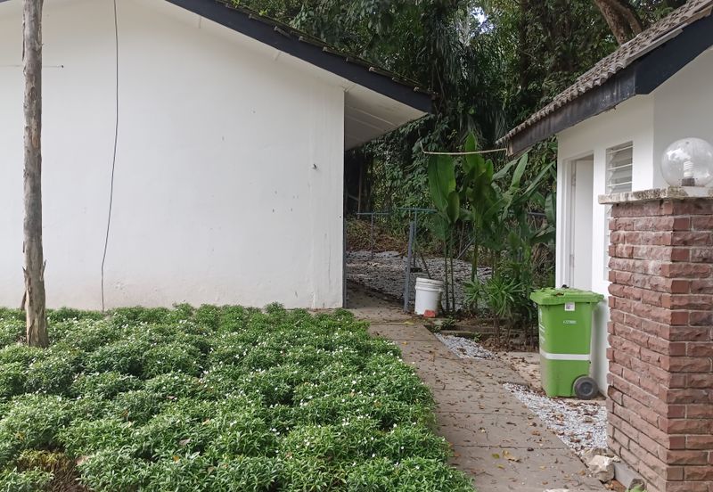Single storey  Bungalow to let in bukit tunku