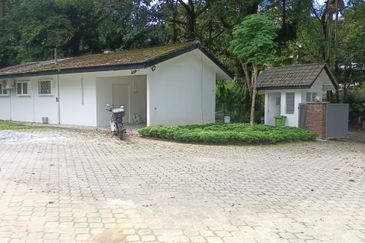 Single storey  Bungalow to let in bukit tunku