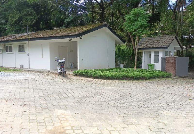 Single storey  Bungalow to let in bukit tunku