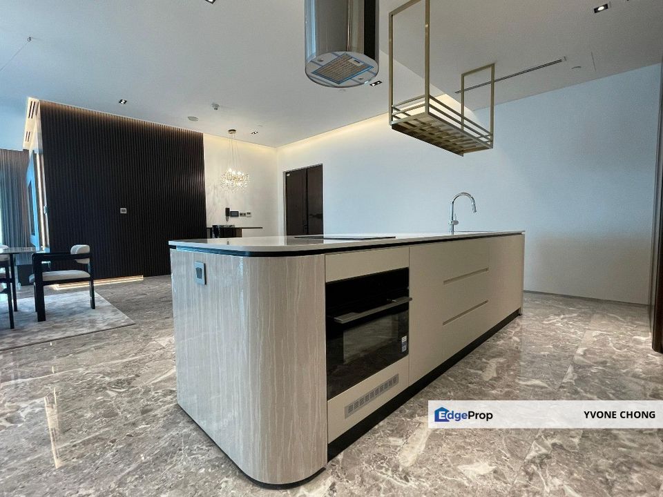 Super high floor at four season condo, Kuala Lumpur, KLCC