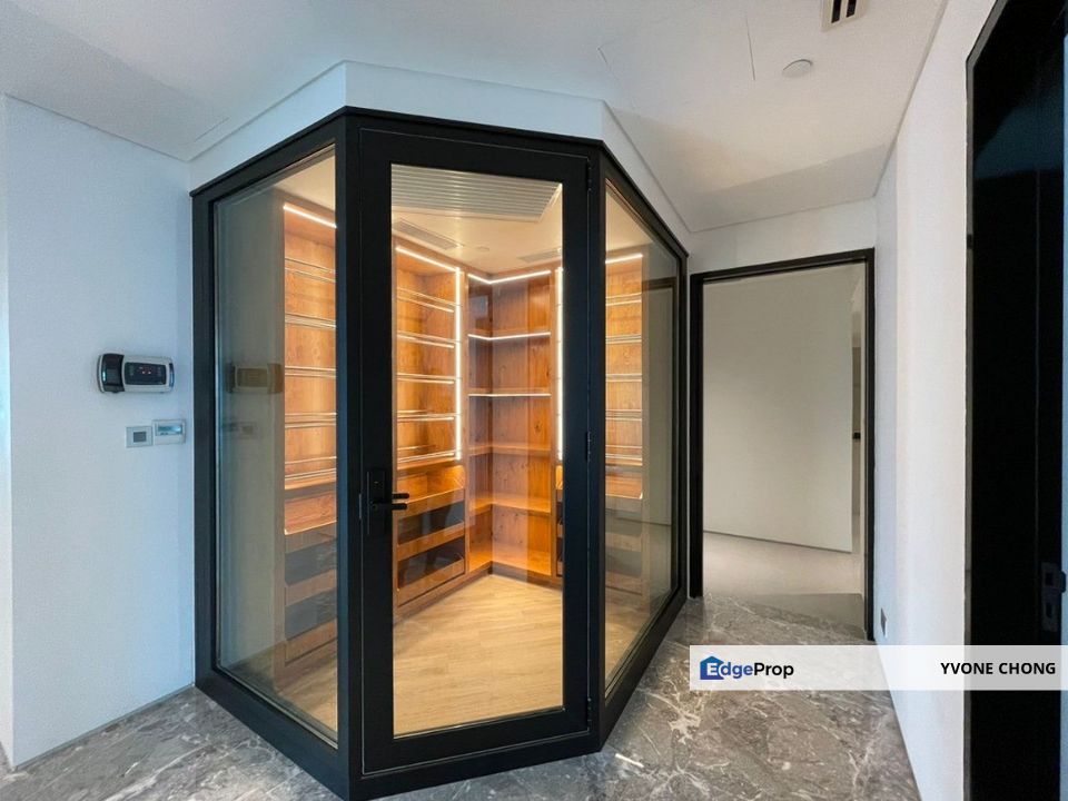 Super high floor at four season condo, Kuala Lumpur, KLCC