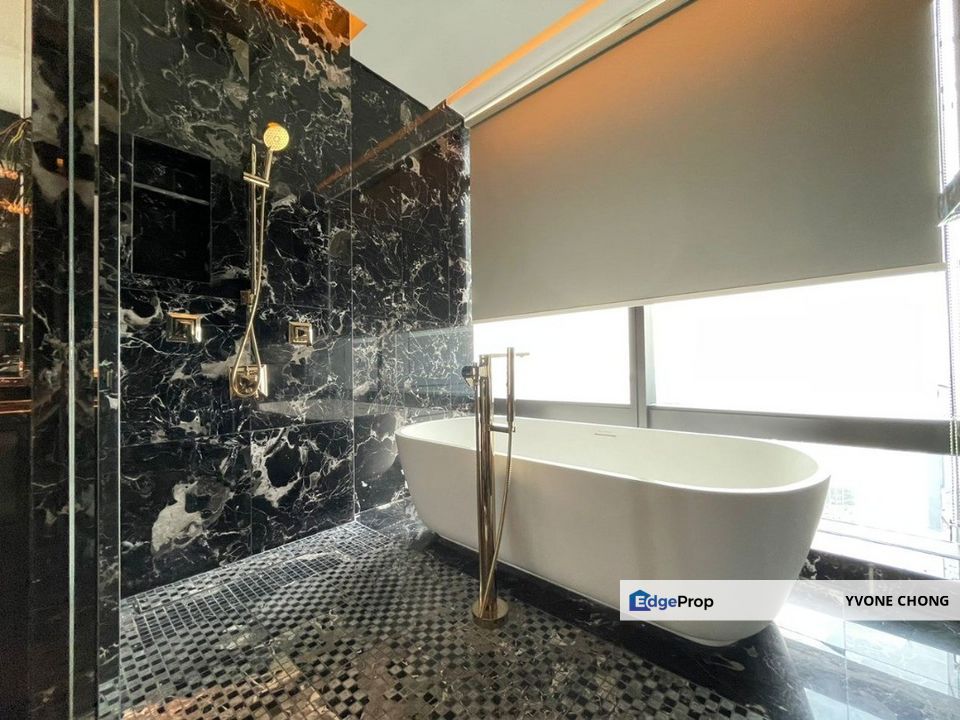 Super high floor at four season condo, Kuala Lumpur, KLCC