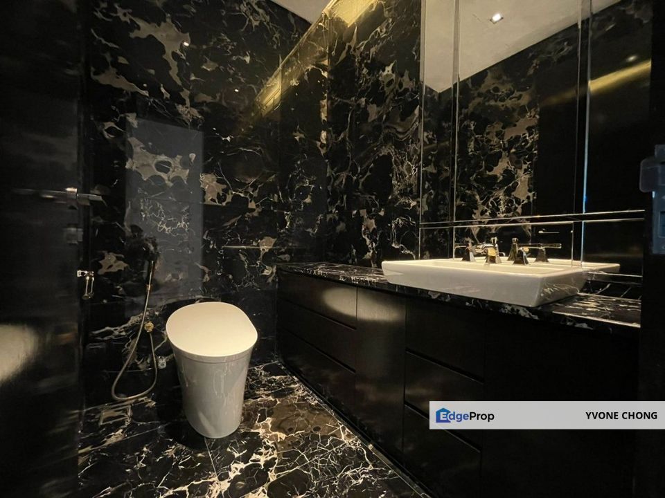 Super high floor at four season condo, Kuala Lumpur, KLCC