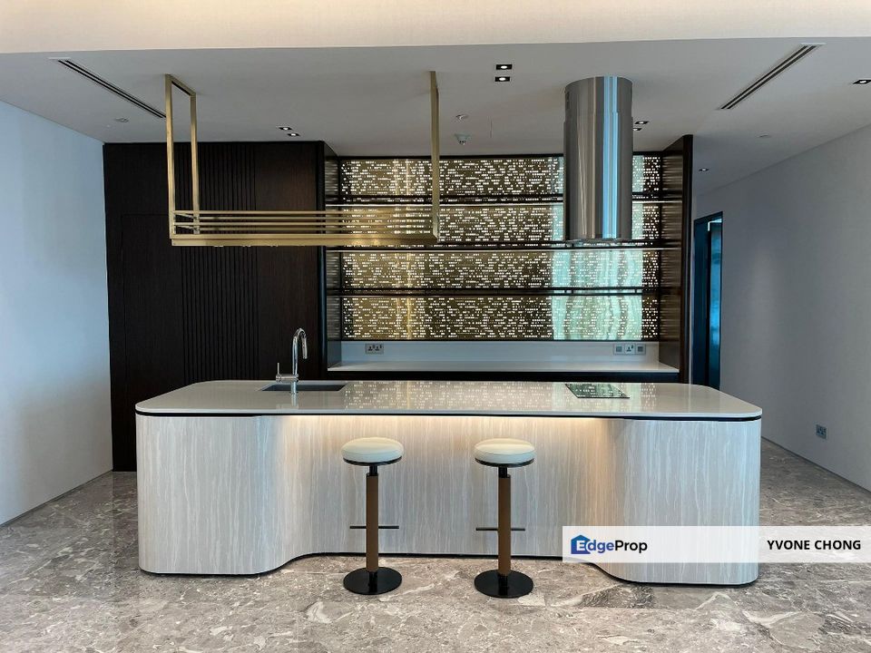 Super high floor at four season condo, Kuala Lumpur, KLCC