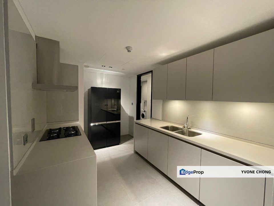 Super high floor at four season condo, Kuala Lumpur, KLCC