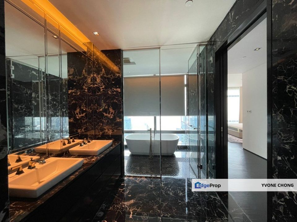 Super high floor at four season condo, Kuala Lumpur, KLCC