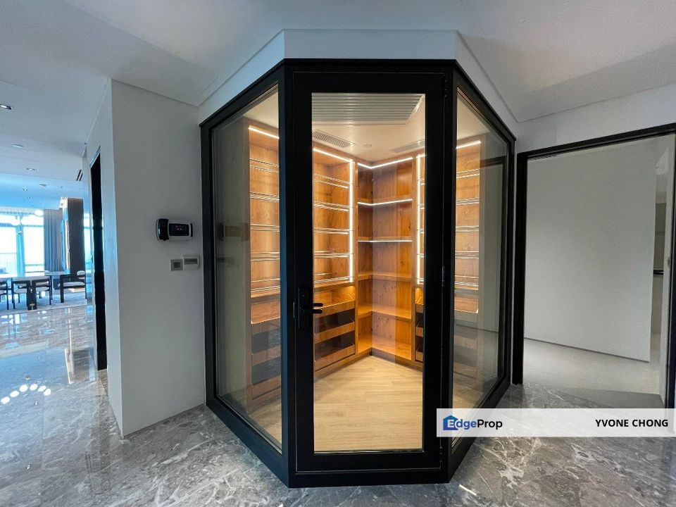 Super high floor at four season condo, Kuala Lumpur, KLCC