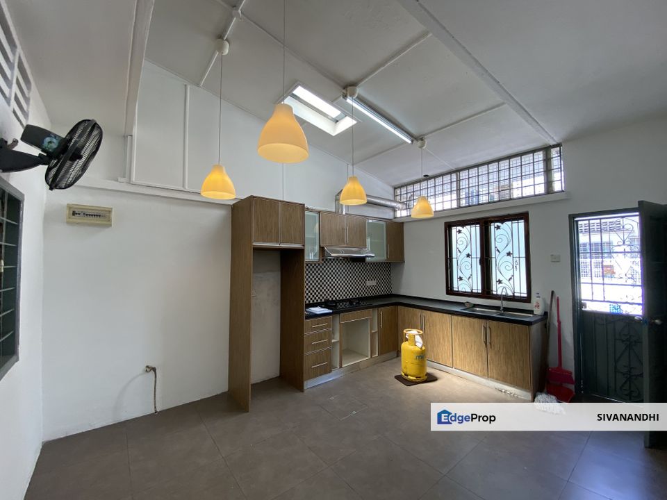 Taman Selatan, Klang, 2 Storey House, Renovated, P/Furnished, Near Schools, Selangor, Klang