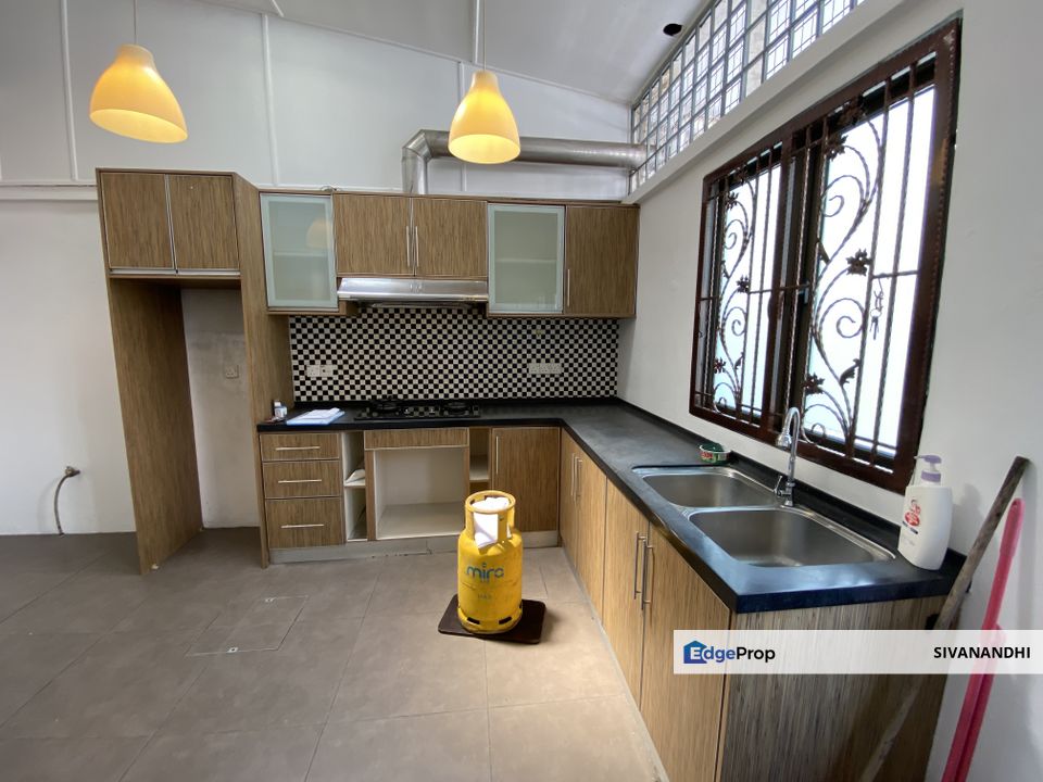 Taman Selatan, Klang, 2 Storey House, Renovated, P/Furnished, Near Schools, Selangor, Klang