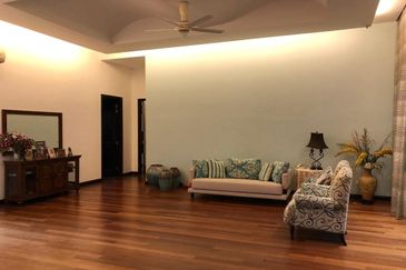 Country Heights Kajang 2 storey bungalow wt pool