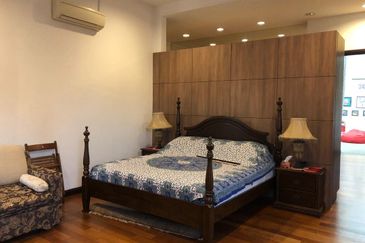 Country Heights Kajang 2 storey bungalow wt pool