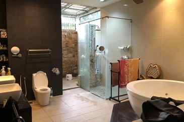 Country Heights Kajang 2 storey bungalow wt pool