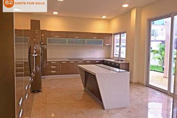 Country Heights Kajang 2 storey bungalow wt pool