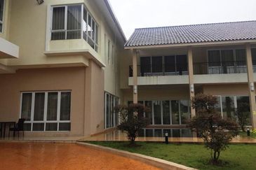 Country Heights Kajang 2 storey bungalow wt pool