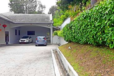 Country Heights Single Storey bungalow wt pool