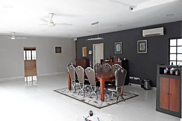 Country Heights Single Storey bungalow wt pool