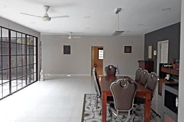 Country Heights Single Storey bungalow wt pool