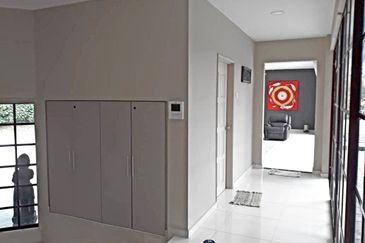 Country Heights Single Storey bungalow wt pool