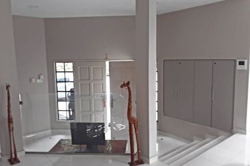 Country Heights Single Storey bungalow wt pool