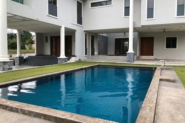 Country Heights Bungalow wt swimming pool
