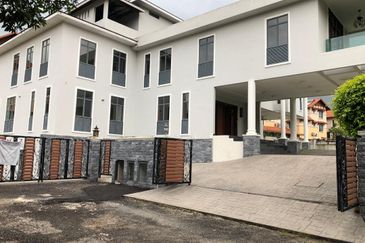 Country Heights Bungalow wt swimming pool